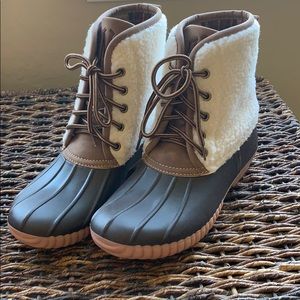 Marleylilly Sherpa Duck boots. Size 7.
